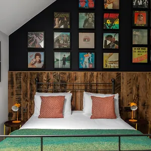 the-pilot-inn-london.cambridgehotelsuk.com/